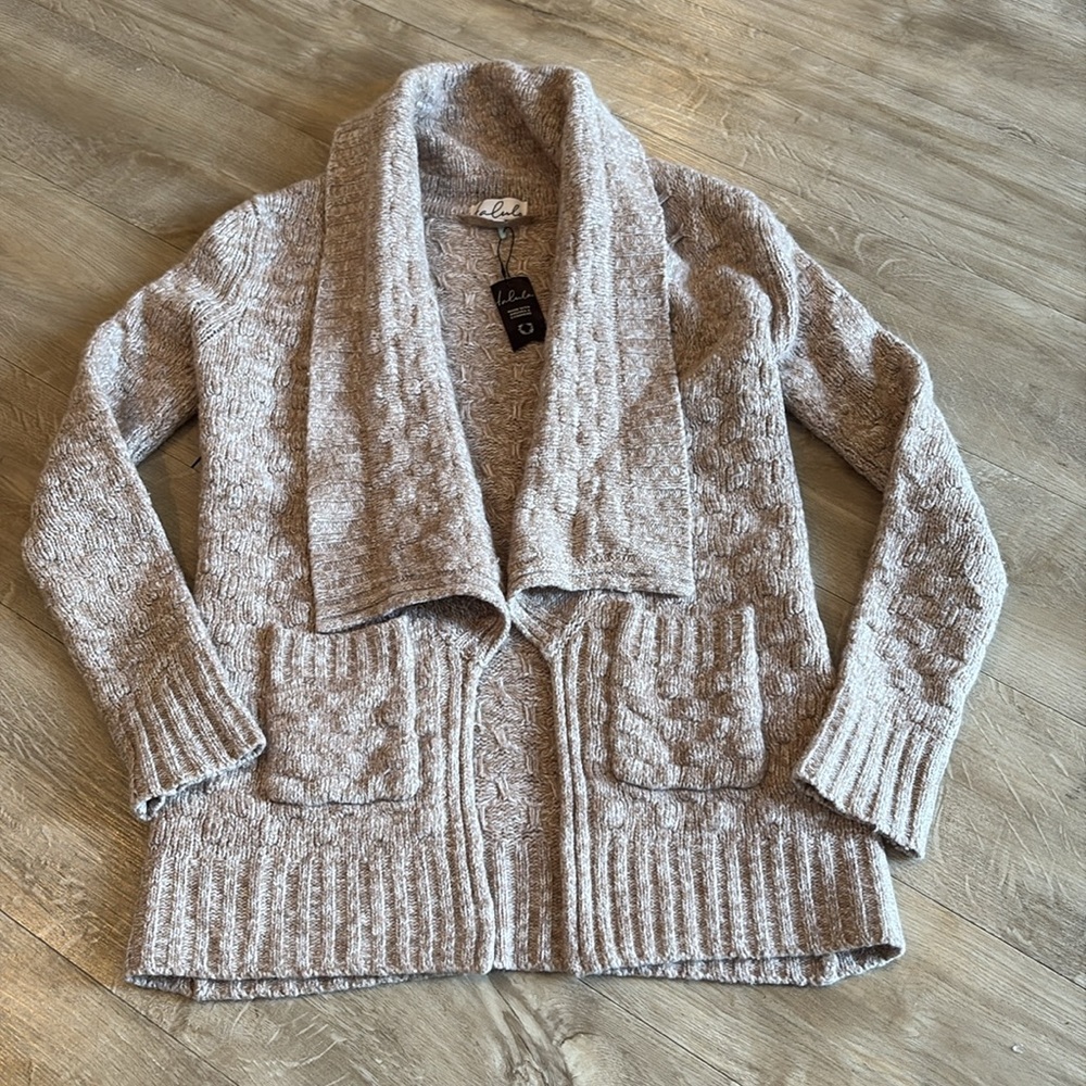 BNWT Talula Aritzia Cardigan Size XS Lambswool Cashmere Angora